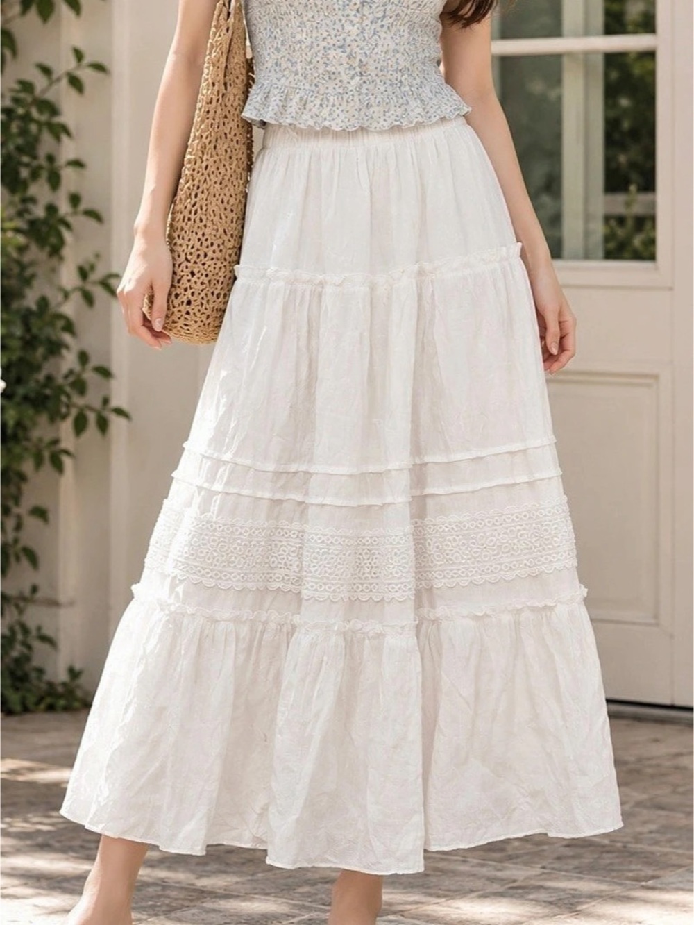 Tiered Lace Maxi Skirt in White Size Small Like New